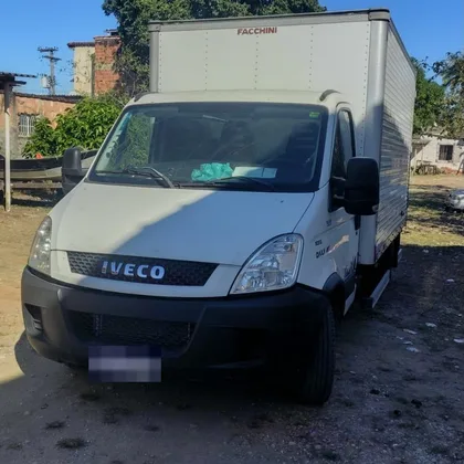 Caminhão baú Iveco, frota de carga da Bonifácio Transportes