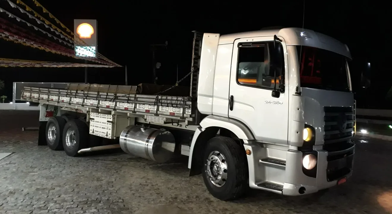 Caminhão truck Volkswagen da Bonifácio Transportes